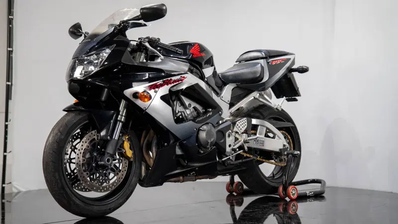 Honda CBR 929 RR FIREBLADE (7)