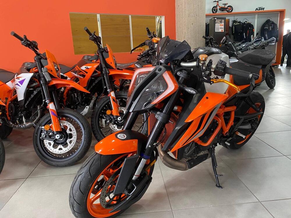 KTM 1290 Super Duke R (2022 - 23) (4)
