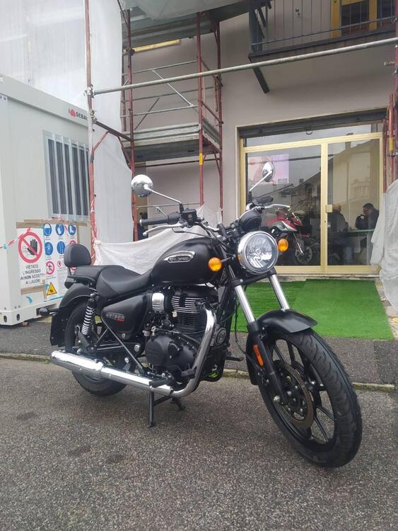 Royal Enfield Meteor 350 Stellar (2021 - 25) (2)