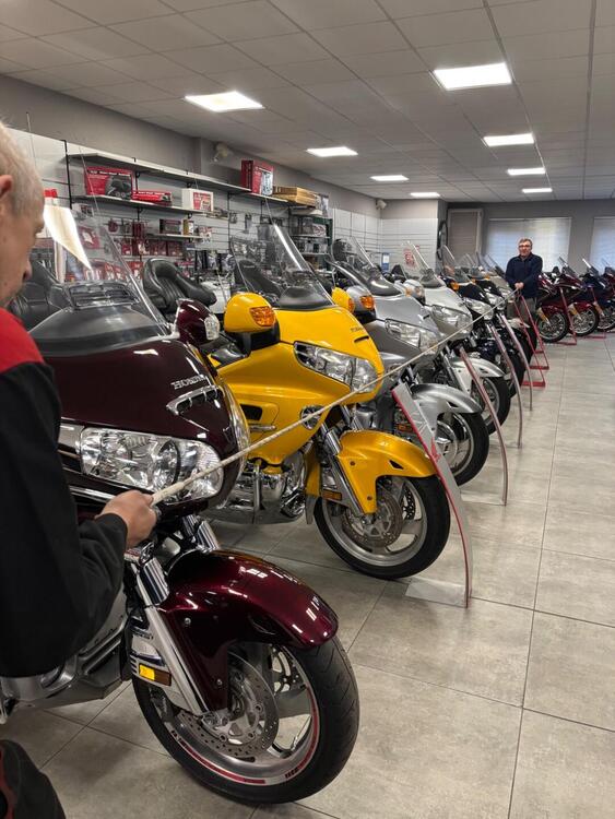 Honda GL 1800 Gold Wing (2000 - 05) (2)