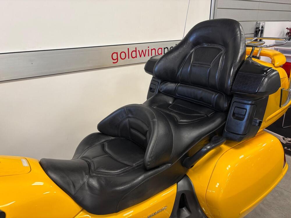 Honda GL 1800 Gold Wing (2000 - 05) (3)