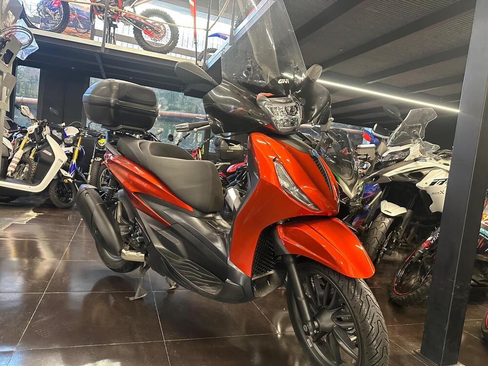 Piaggio Beverly 300 ABS-ASR (2021 - 25) (2)