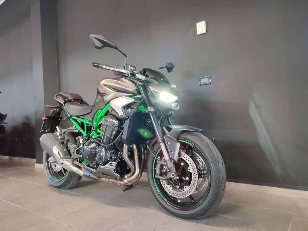 Kawasaki Z 900 (2025 - 26) (4)