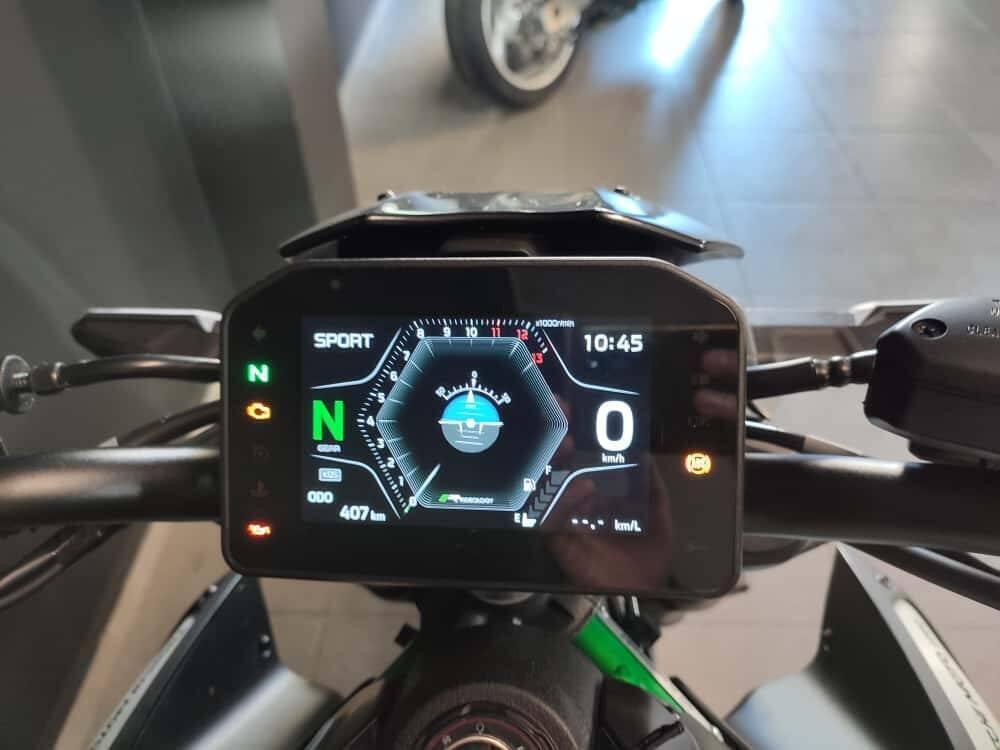 Kawasaki Z 900 (2025 - 26) (5)