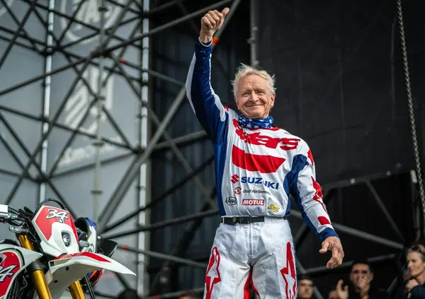 EICMA 2025, i Campioni e le Leggende si sfidano: adrenalina pura alla Charity Race [VIDEO E GALLERY]