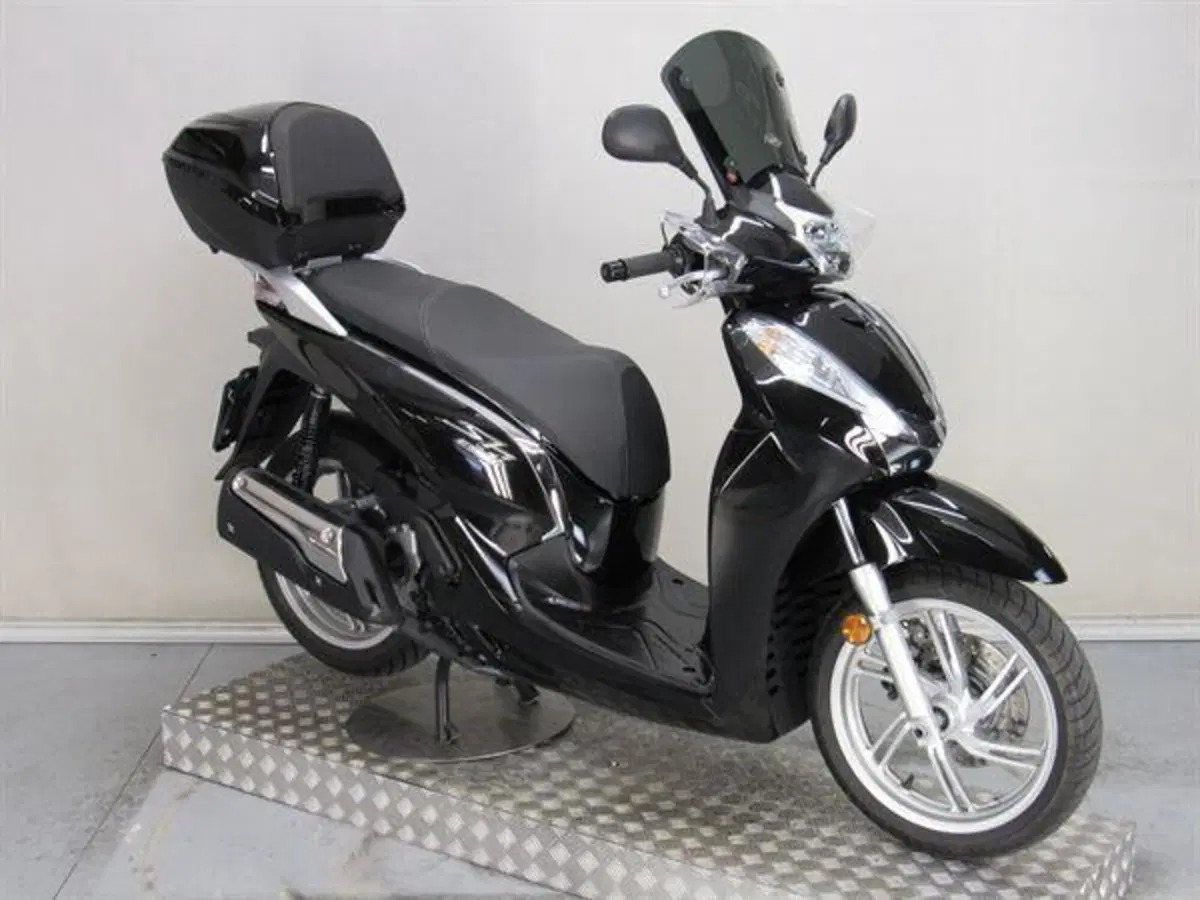 Honda SH 300 i ABS (2016 - 20) (2)