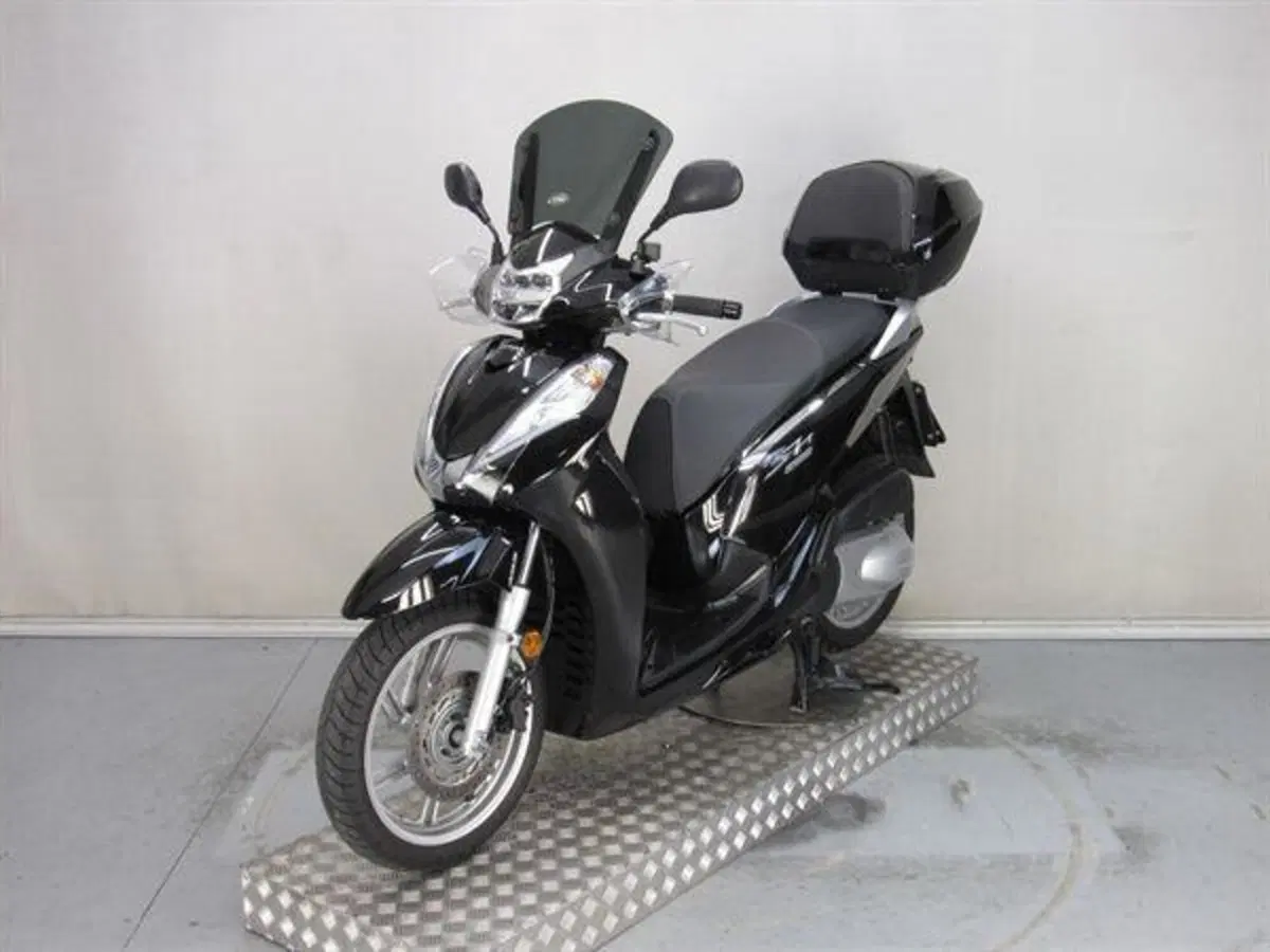 Honda SH 300 i ABS (2016 - 20) (3)