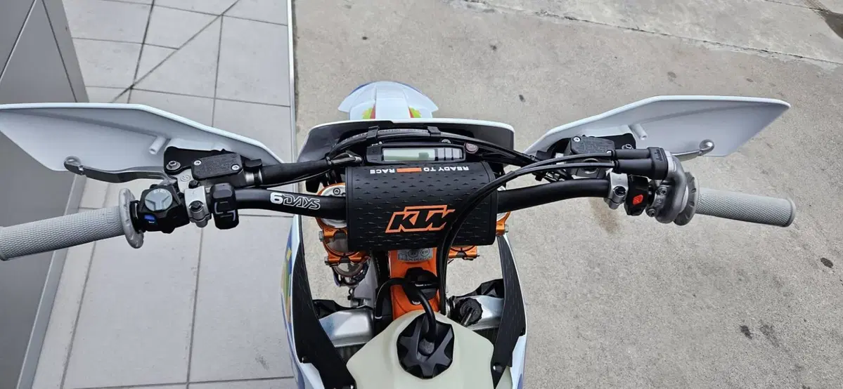 KTM 300 EXC 6Days (2026) (4)