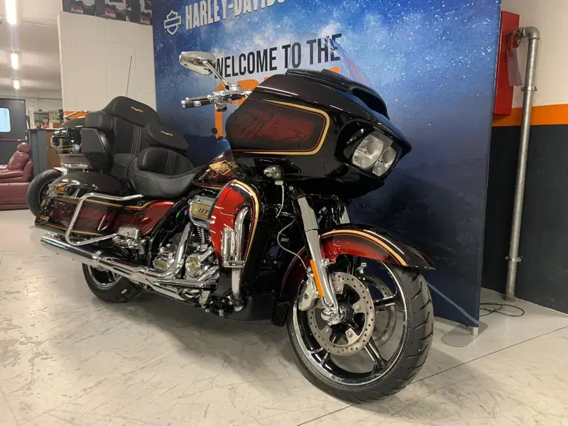 Harley-Davidson CVO Road Glide Limited Anniversary (2023) (2)