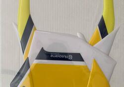 Grafiche portanumero gialle Husqvarna Cod: 2610898