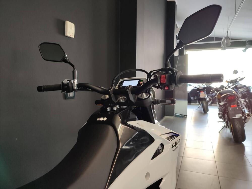 Suzuki DR-Z4SM (2025) (3)