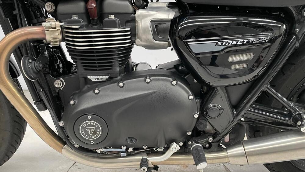 Triumph Street Twin 900 (2021 - 22) (4)