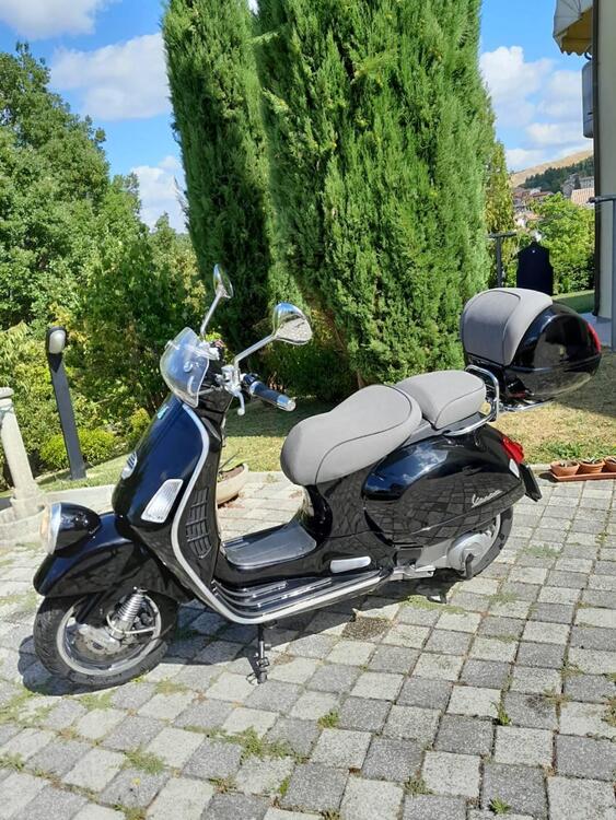 Vespa GTV 300 Via Montenapoleone ABS (2010 - 16) (2)