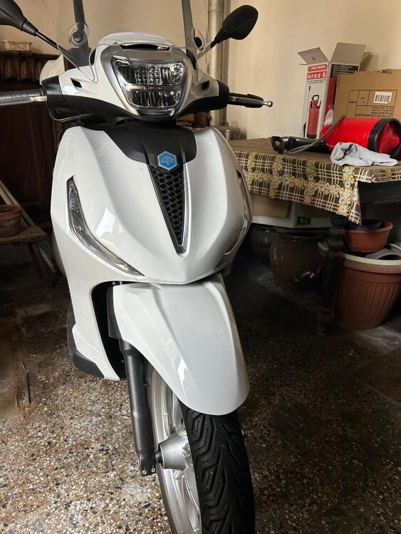 Piaggio Beverly 300 ABS-ASR (2021 - 25) (2)