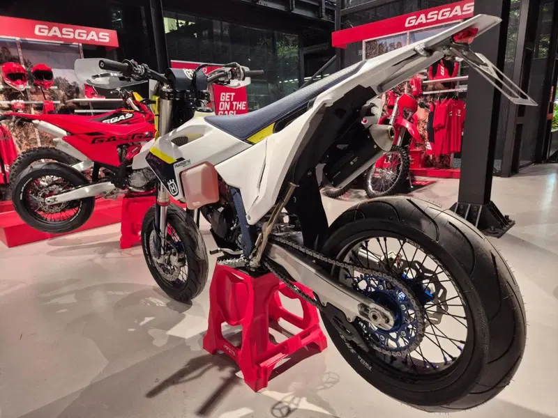 Husqvarna TE 125 (2025) (6)