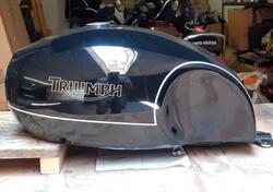 Serbatoio artigianale per Triumph Bonneville a car