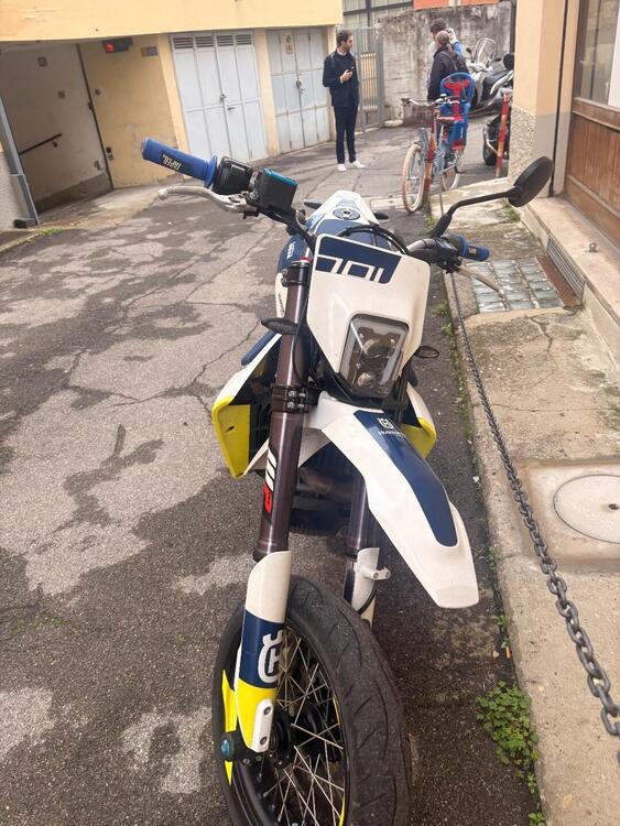 Husqvarna 701 Supermoto (2017 - 19) (3)