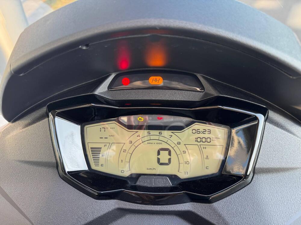 Piaggio MP3 310 Sport (2025) (3)