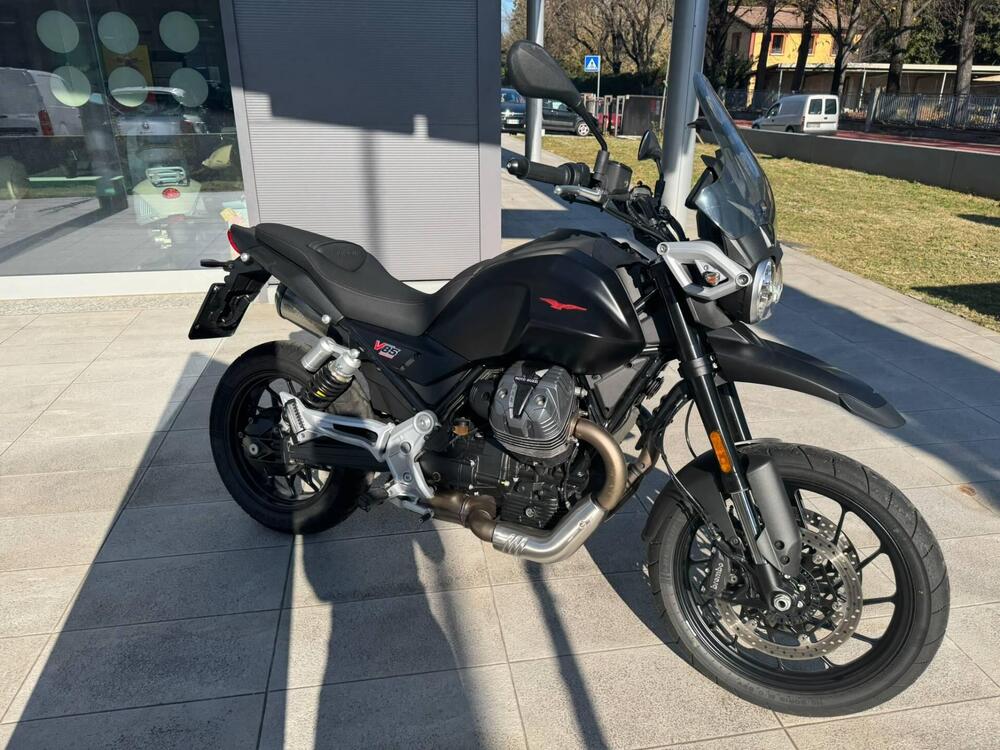 Moto Guzzi V85 Strada (2024 - 25) (2)