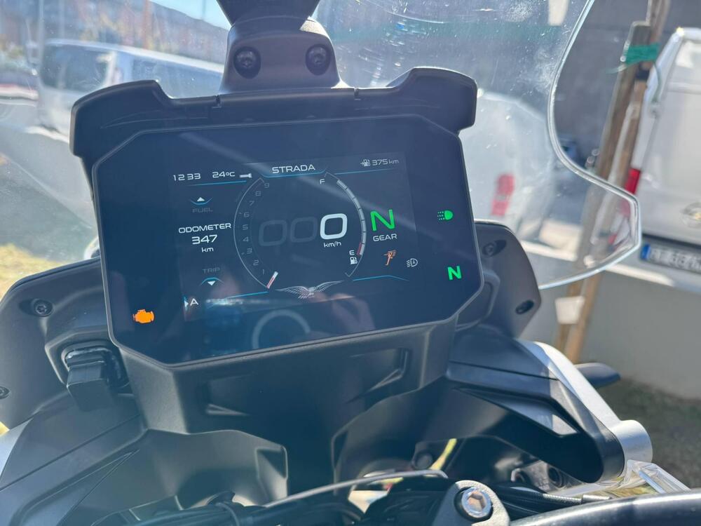 Moto Guzzi V85 TT Travel (2024 - 25) (4)