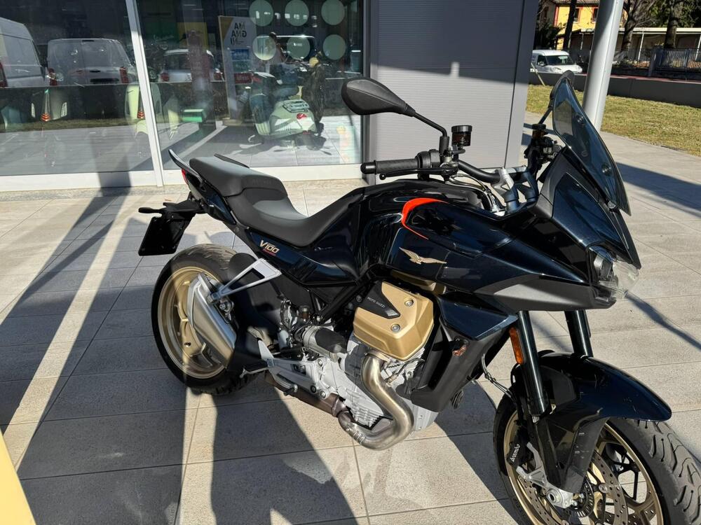 Moto Guzzi V100 Mandello (2022 - 24) (2)