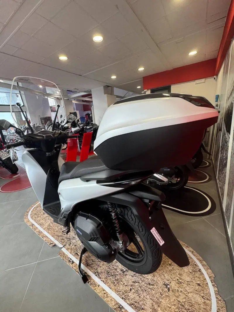 Honda SH 150i Sport (2024 - 25) (5)