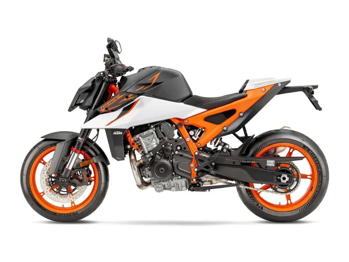 KTM 990 Duke R: ora sappiamo il prezzo della naked austriaca (6)