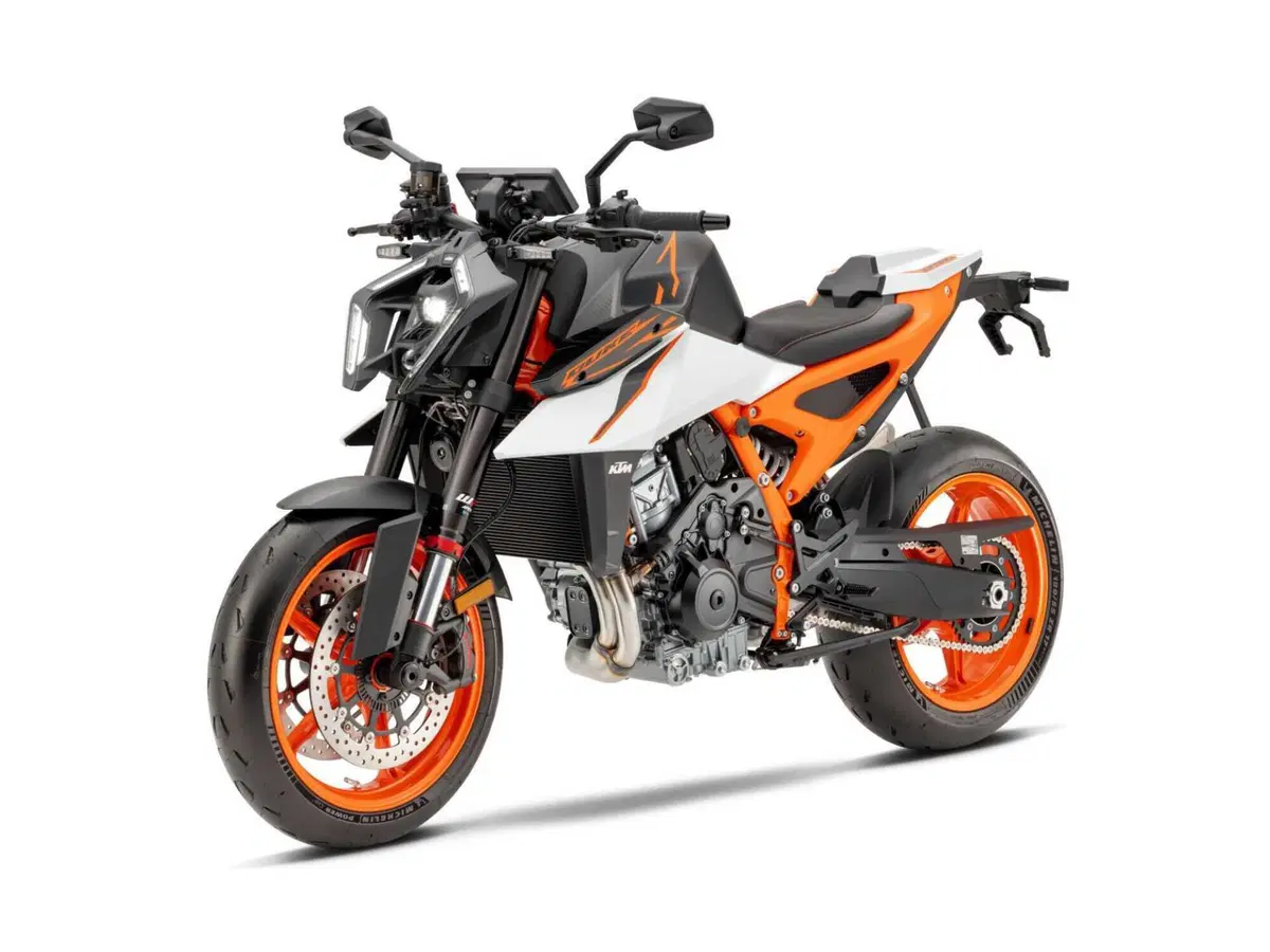 KTM 990 Duke R: ora sappiamo il prezzo della naked austriaca (9)