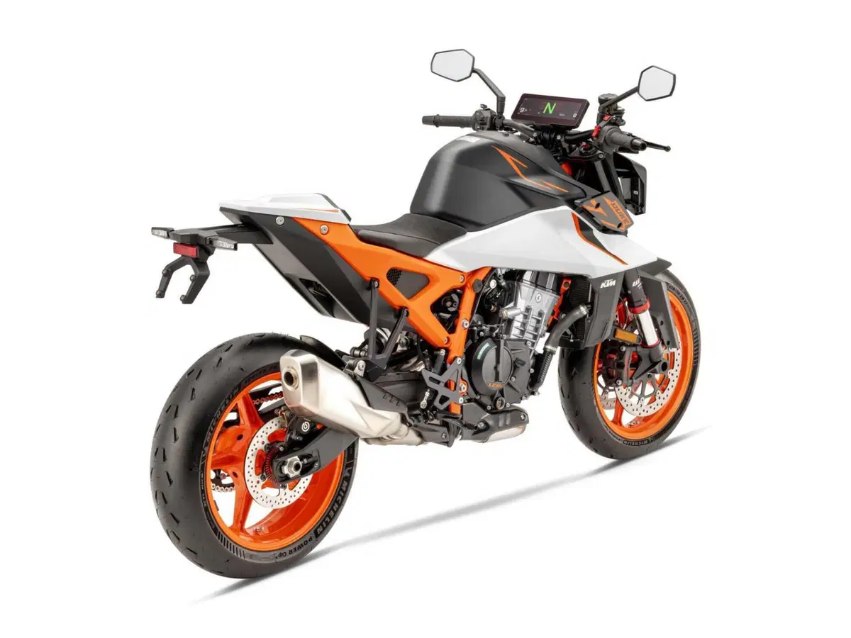 KTM 990 Duke R: ora sappiamo il prezzo della naked austriaca (10)