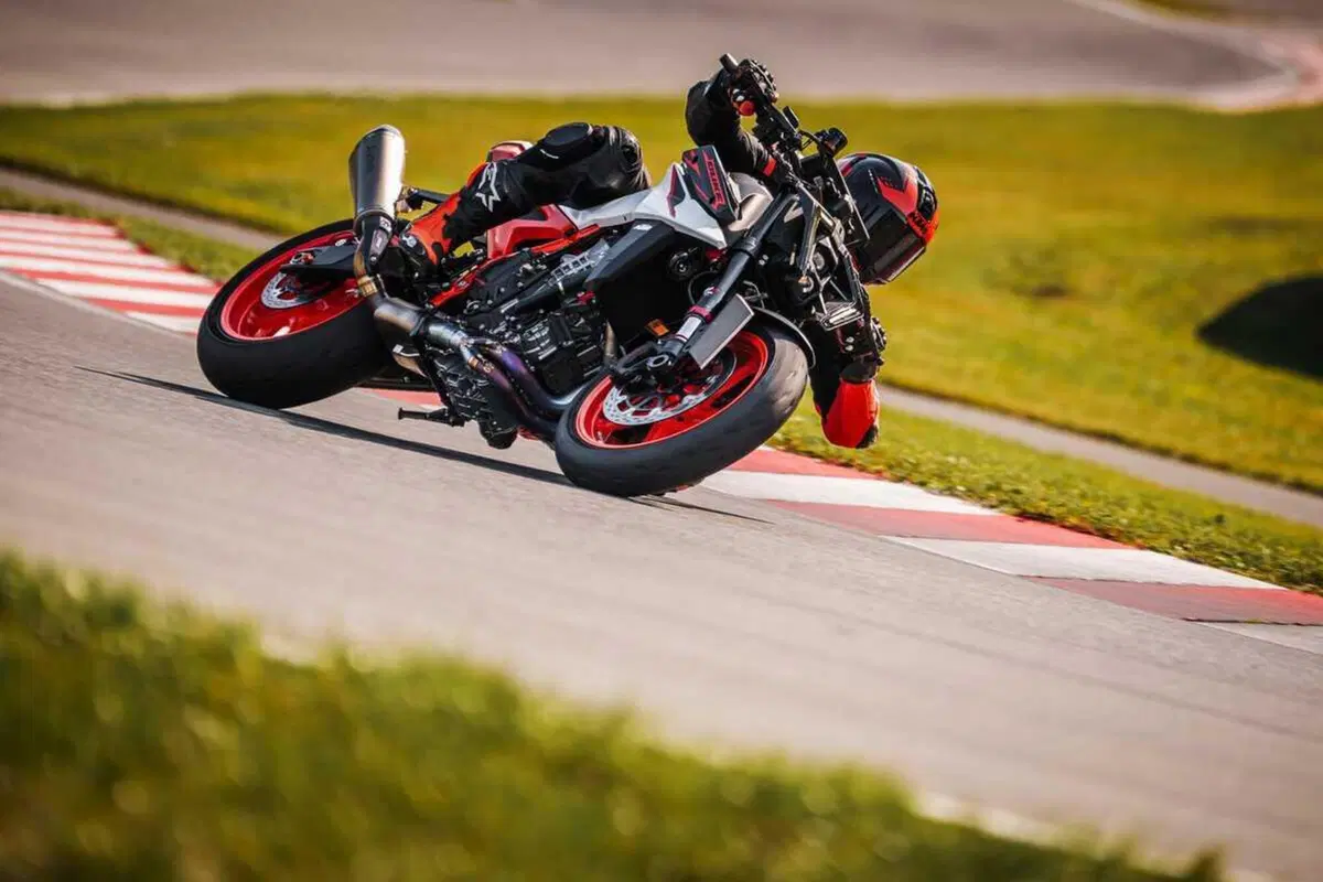 KTM 990 Duke R: ora sappiamo il prezzo della naked austriaca (11)
