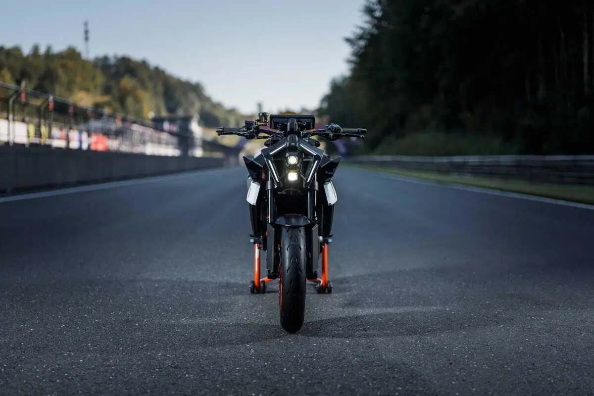 KTM 990 Duke R: ora sappiamo il prezzo della naked austriaca (13)