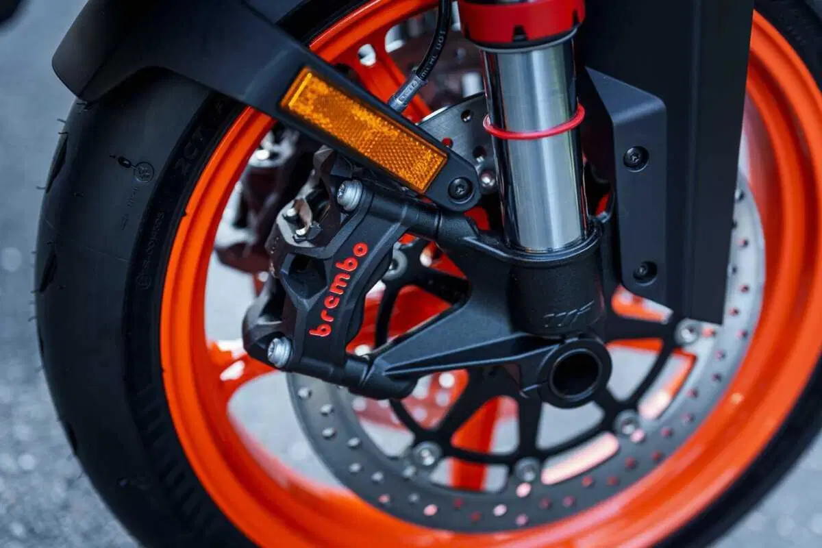 KTM 990 Duke R: ora sappiamo il prezzo della naked austriaca (16)