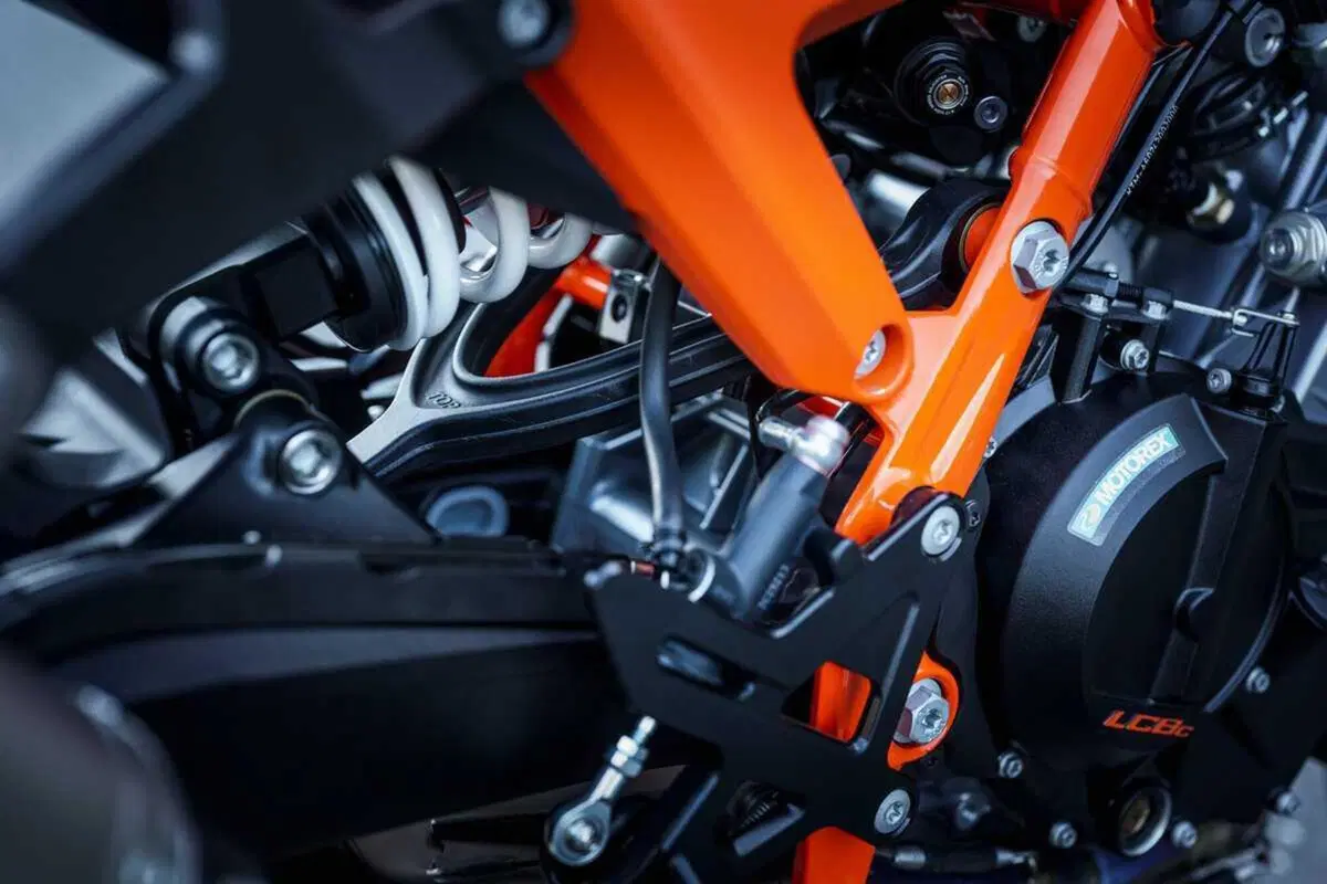 KTM 990 Duke R: ora sappiamo il prezzo della naked austriaca (17)