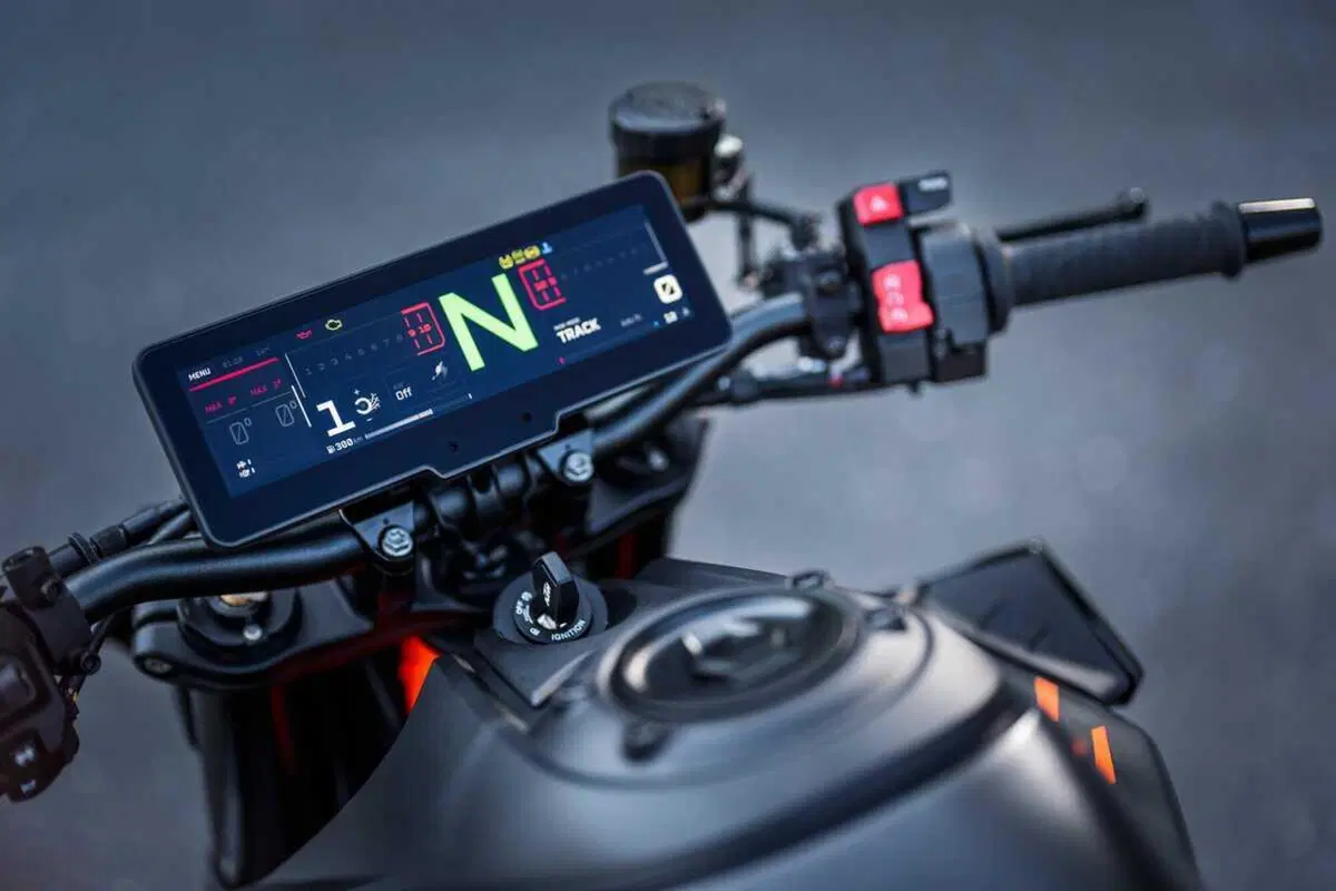 KTM 990 Duke R: ora sappiamo il prezzo della naked austriaca (18)