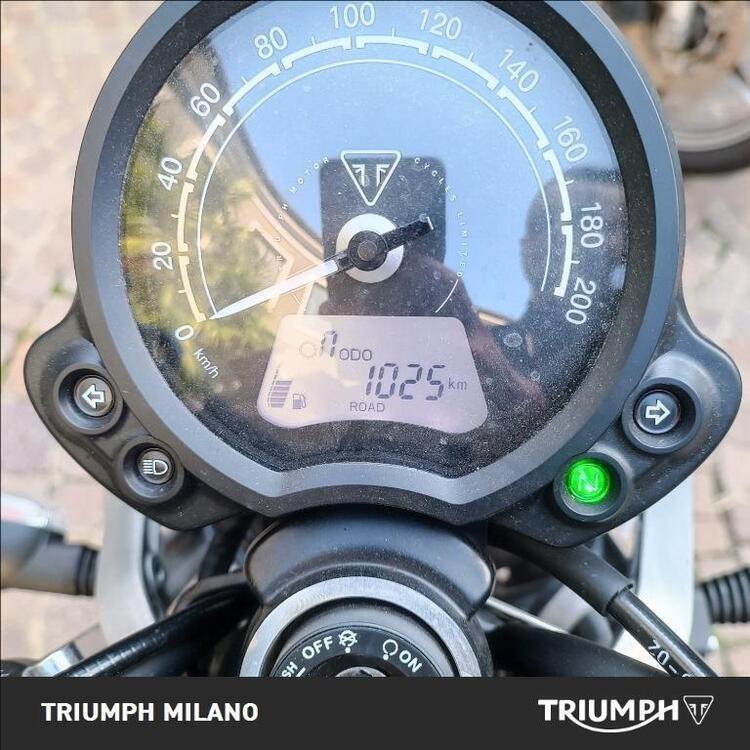 Triumph Speed Twin 900 Stealth Edition (2024) (4)