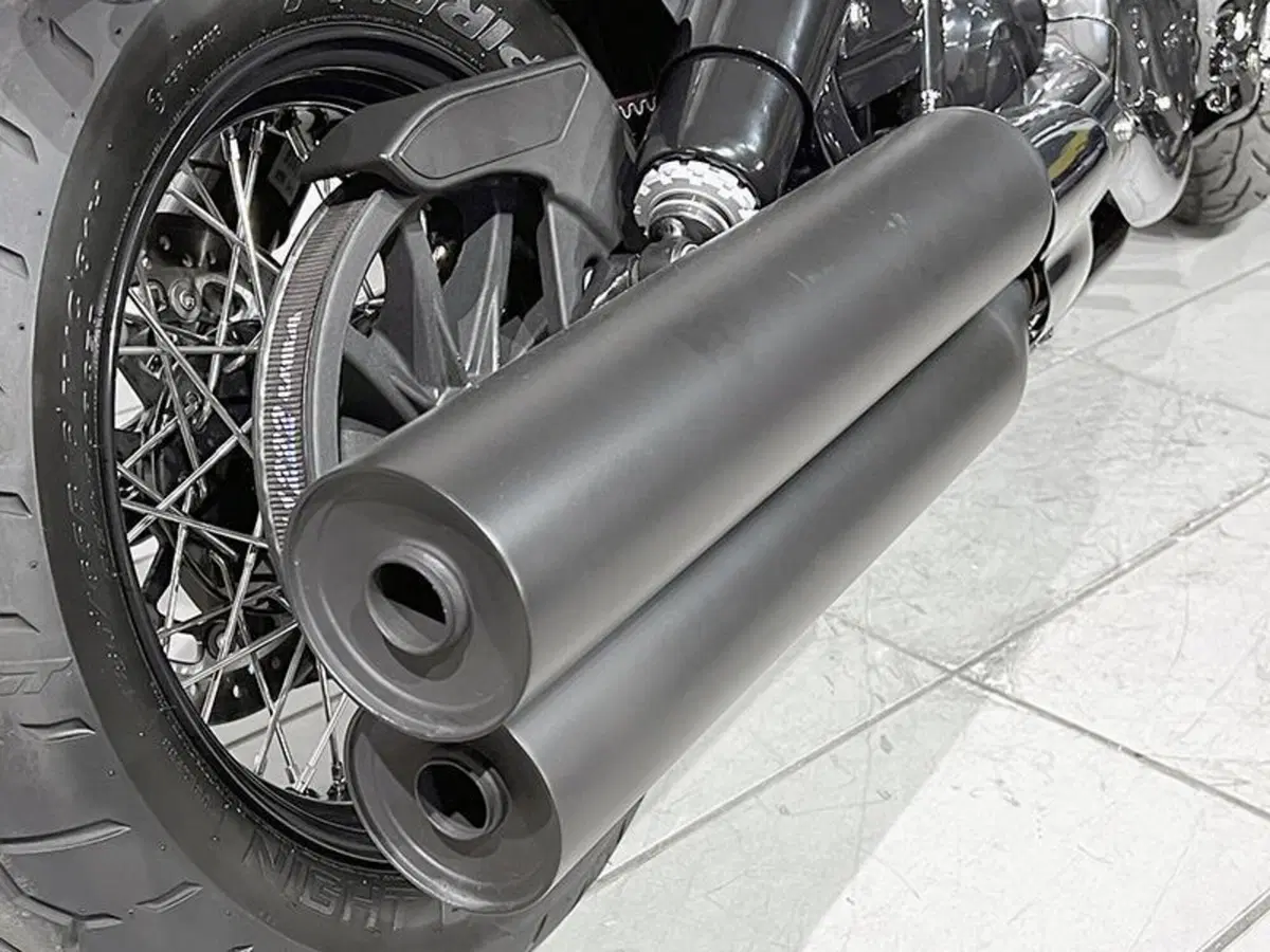 Indian Chief 1890 Bobber Dark Horse (2021 - 26) (4)