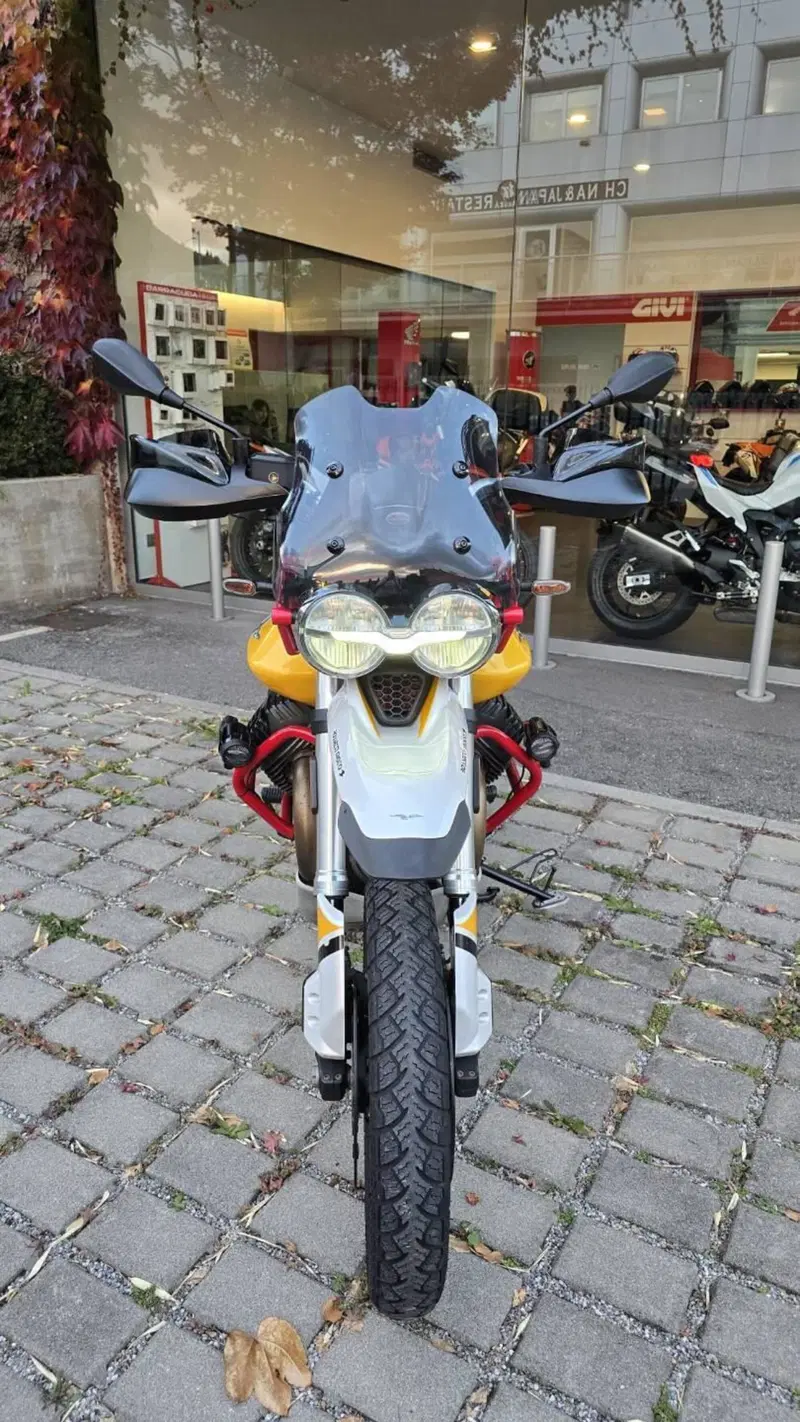 Moto Guzzi V85 TT Evocative Graphics (2019 - 20) (7)