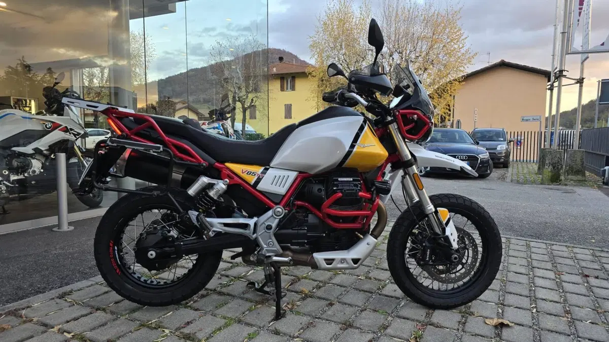 Moto Guzzi V85 TT Evocative Graphics (2019 - 20) (4)