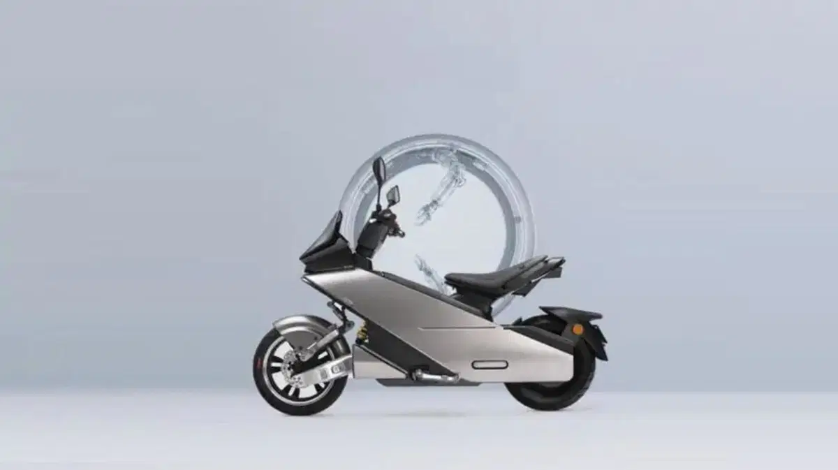 Dalla Cina lo scooter elettrico con lo sterzo a snodo: si chiama Scoox Zero X7 [GALLERY]