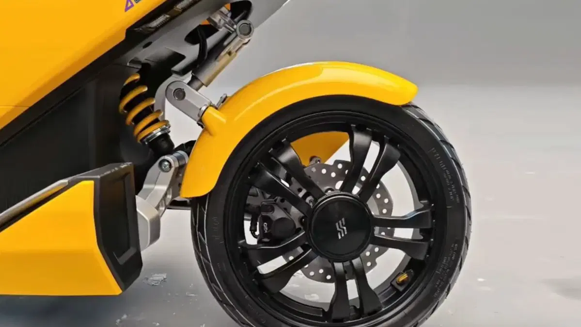 Dalla Cina lo scooter elettrico con lo sterzo a snodo: si chiama Scoox Zero X7 [GALLERY] (3)
