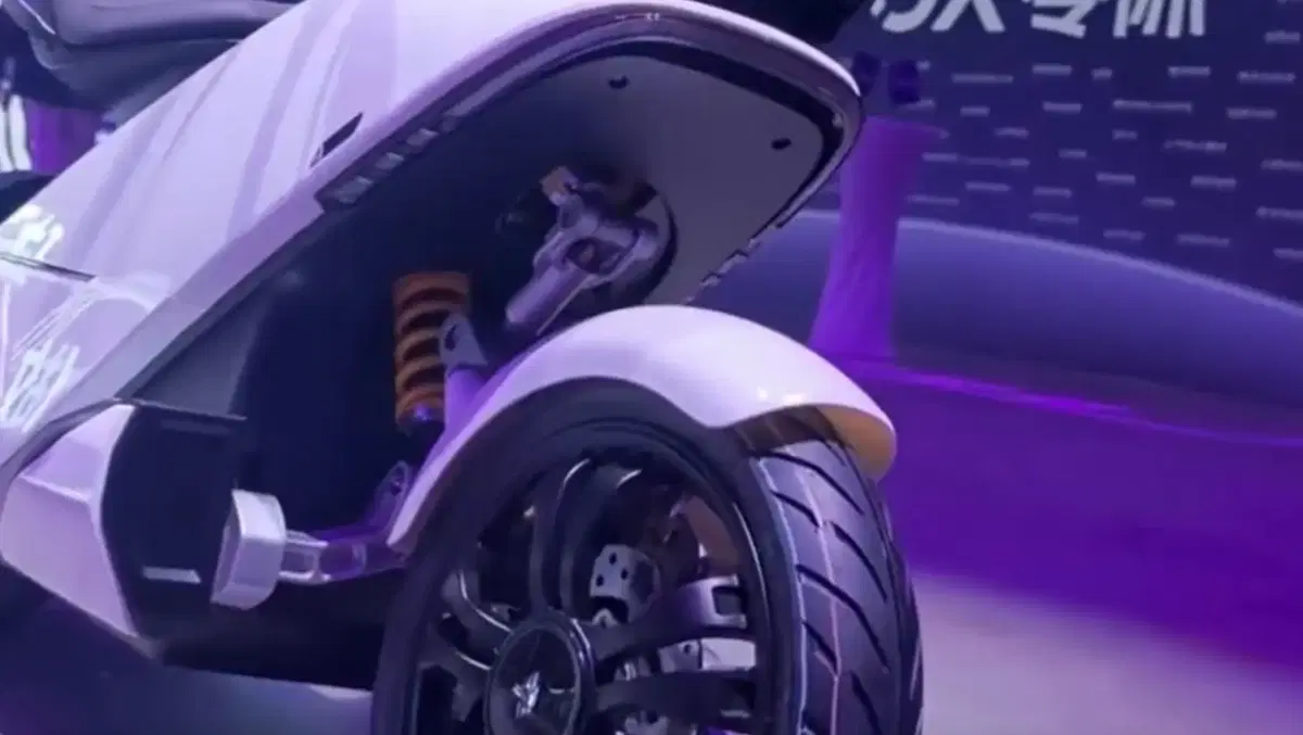Dalla Cina lo scooter elettrico con lo sterzo a snodo: si chiama Scoox Zero X7 [GALLERY] (5)