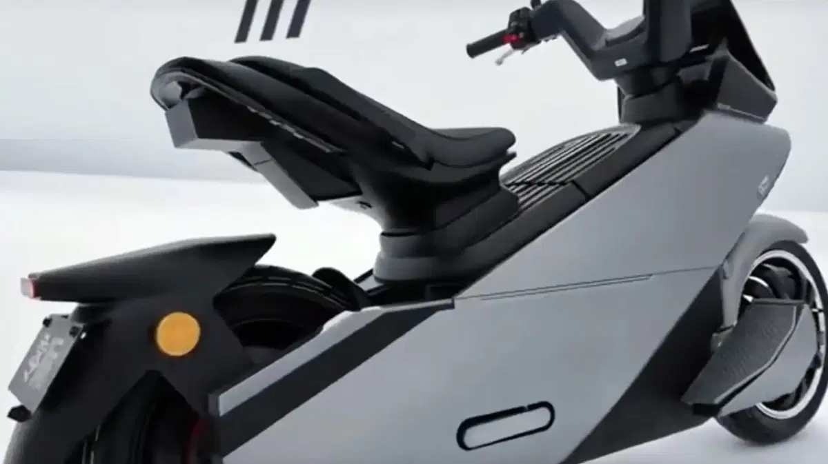 Dalla Cina lo scooter elettrico con lo sterzo a snodo: si chiama Scoox Zero X7 [GALLERY] (6)