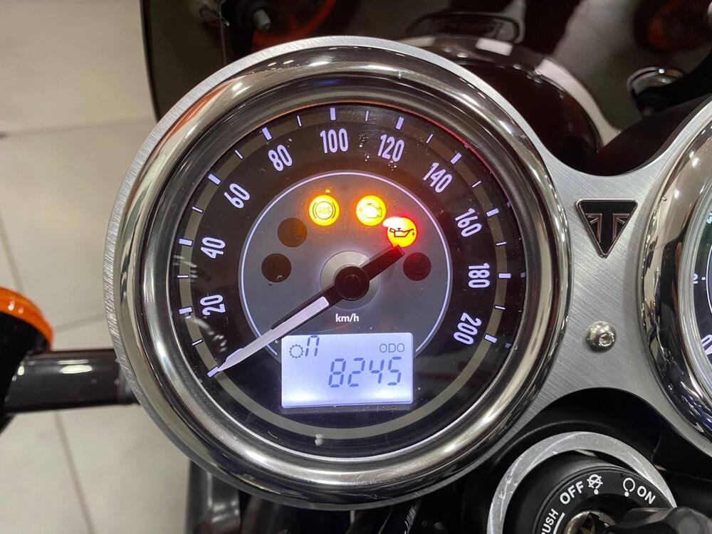 Triumph Bonneville T100 (2021 - 25) (3)