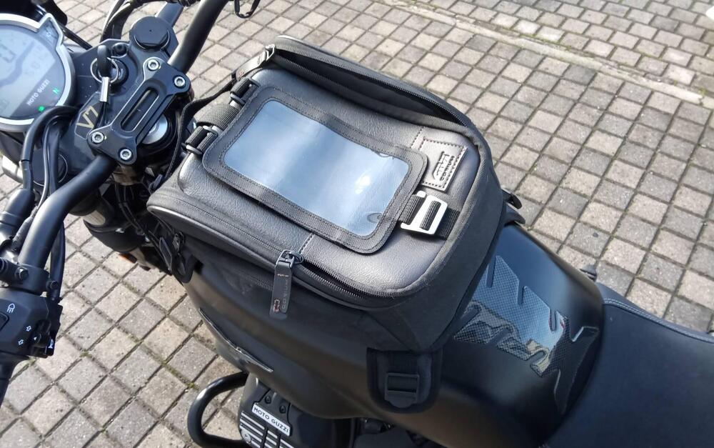 Moto Guzzi V7 Stone (2021 - 24) (3)