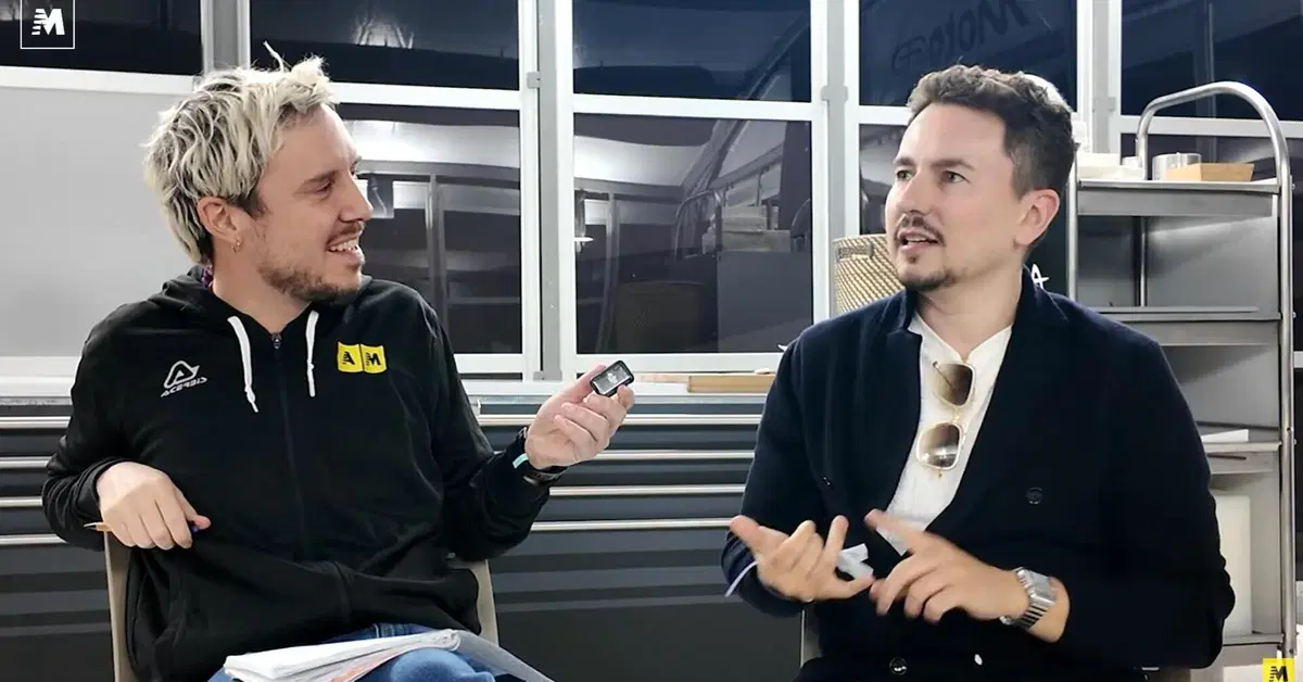 ESCLUSIVO - Intervista con Jorge Lorenzo, nuovo coach di Maverick Vinales: "Vi racconto un segreto sul 2015. Bagnaia? Avrebbe bisogno di uno psicologo sportivo. Io come Cristiano Ronaldo, mi piace Pedro Acosta" [VIDEO]