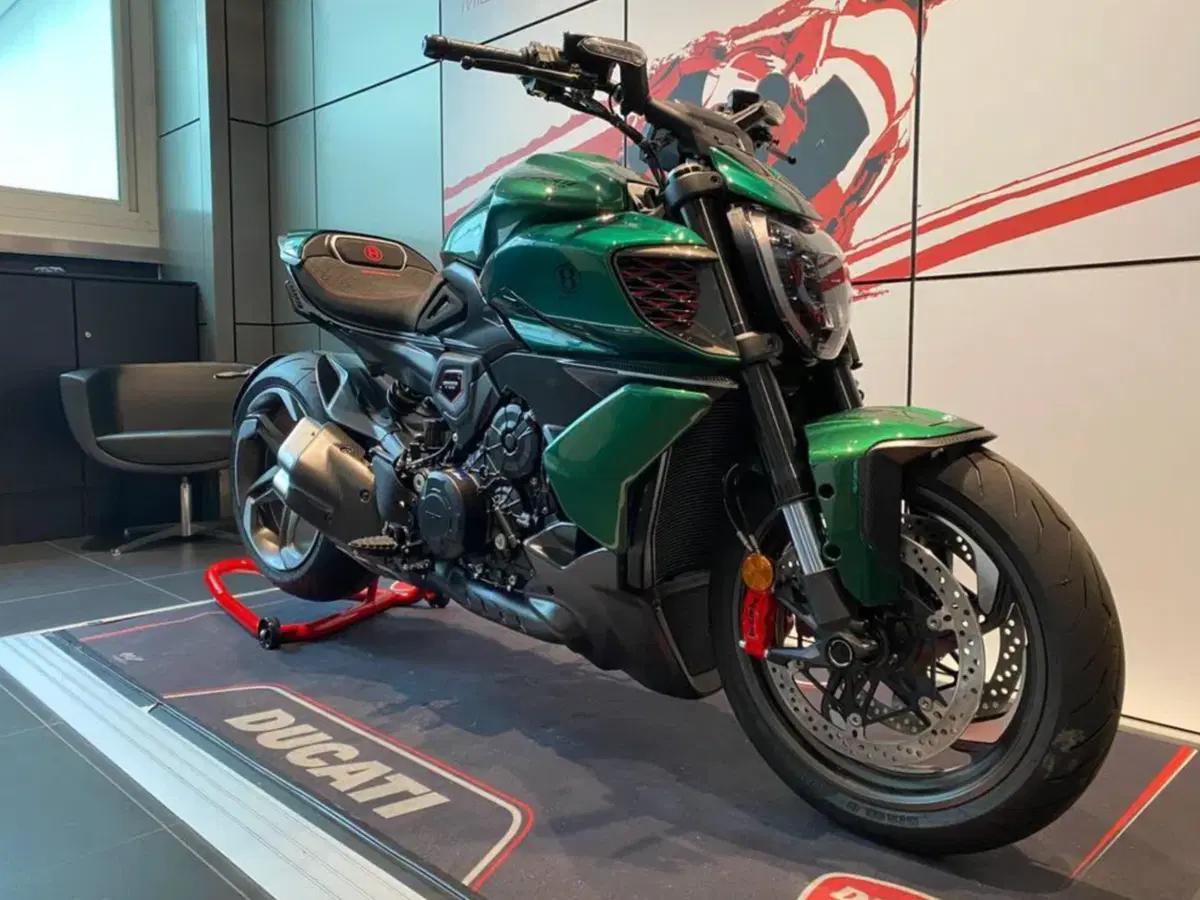 Ducati Diavel V4 for Bentley: l'usato del giorno di Moto.it [GALLERY] (2)