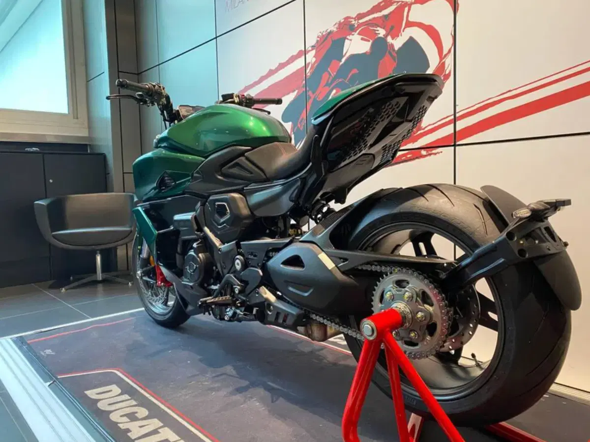 Ducati Diavel V4 for Bentley: l'usato del giorno di Moto.it [GALLERY] (9)