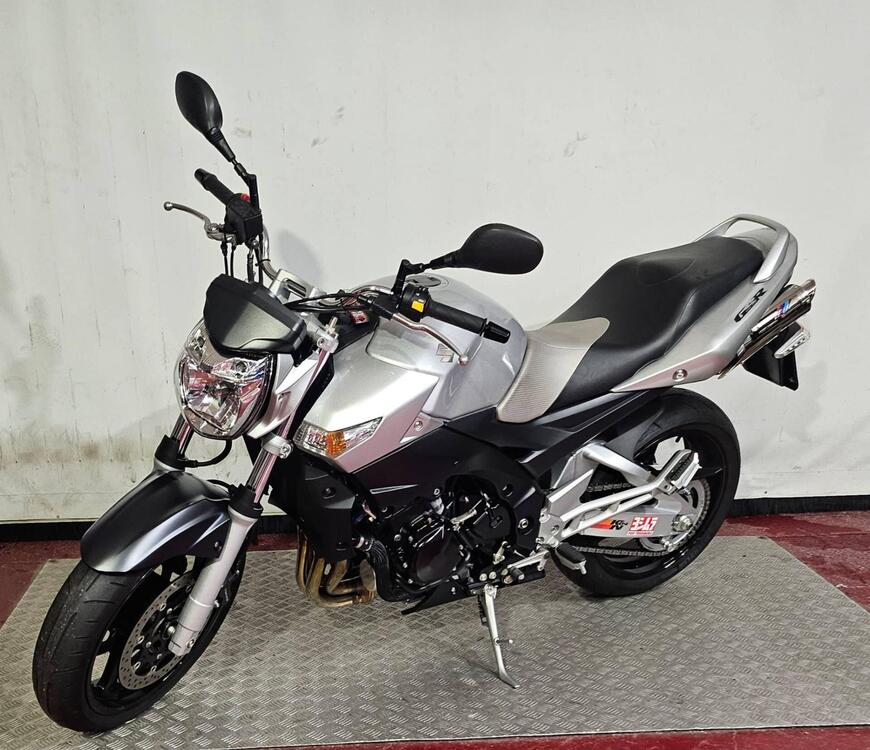 Suzuki GSR 600 (2006 - 11) (2)