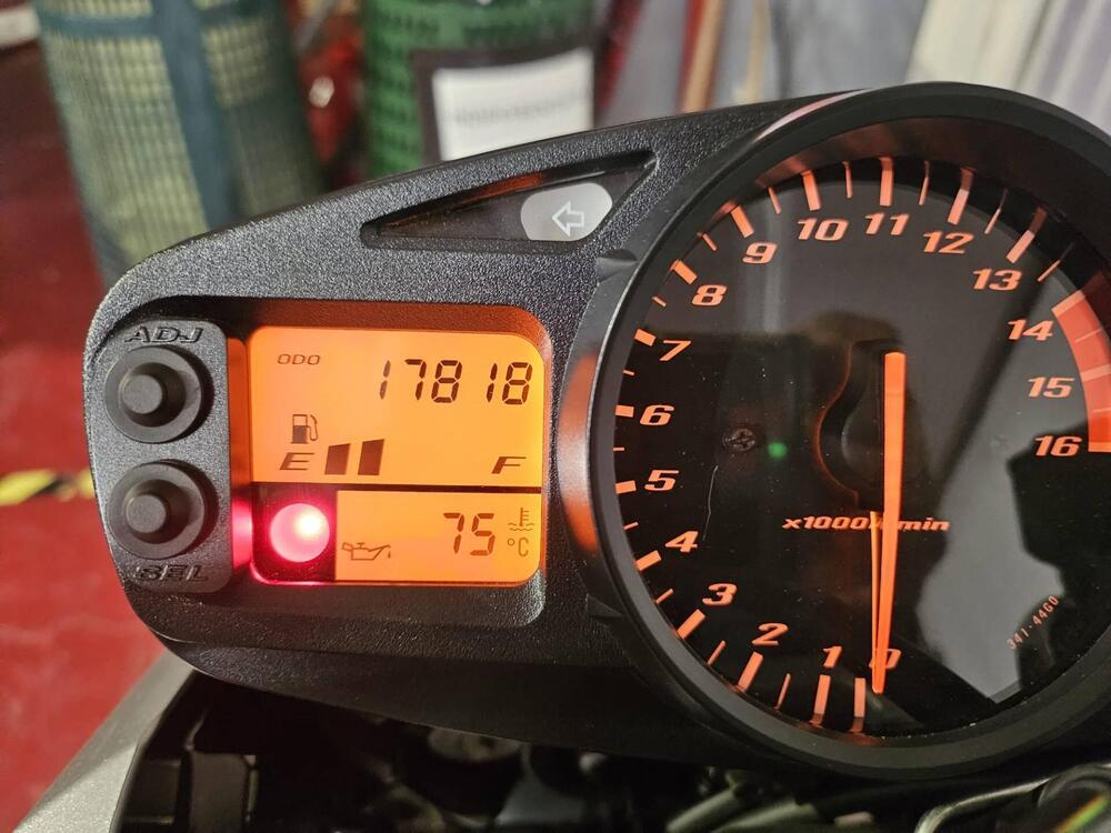 Suzuki GSR 600 (2006 - 11) (3)