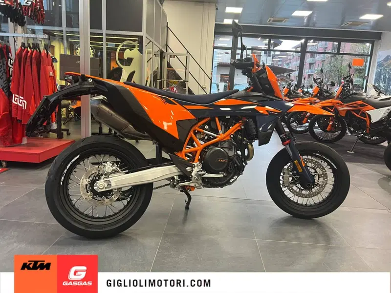 KTM 690 SMC R (2026) (6)